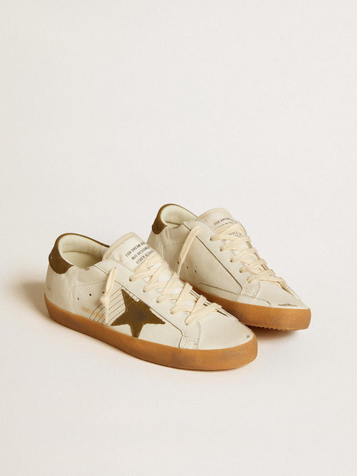 GOLDEN GOOSE Women's Super - Star LTD with military green nubuck star and heel tab | 黃金鵝 女款 Super - Star LTD 搭配軍綠色磨砂皮星星與後跟標籤（白色） - LondonKelly 英國名牌代購