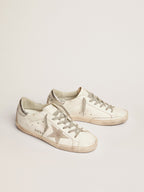 GOLDEN GOOSE Women's Super - Star with silver heel tab and metal stud lettering | 黃金鵝 女款 Super - Star 搭配銀色後跟標籤與金屬鉚釘字母（白色） - LondonKelly 英國名牌代購