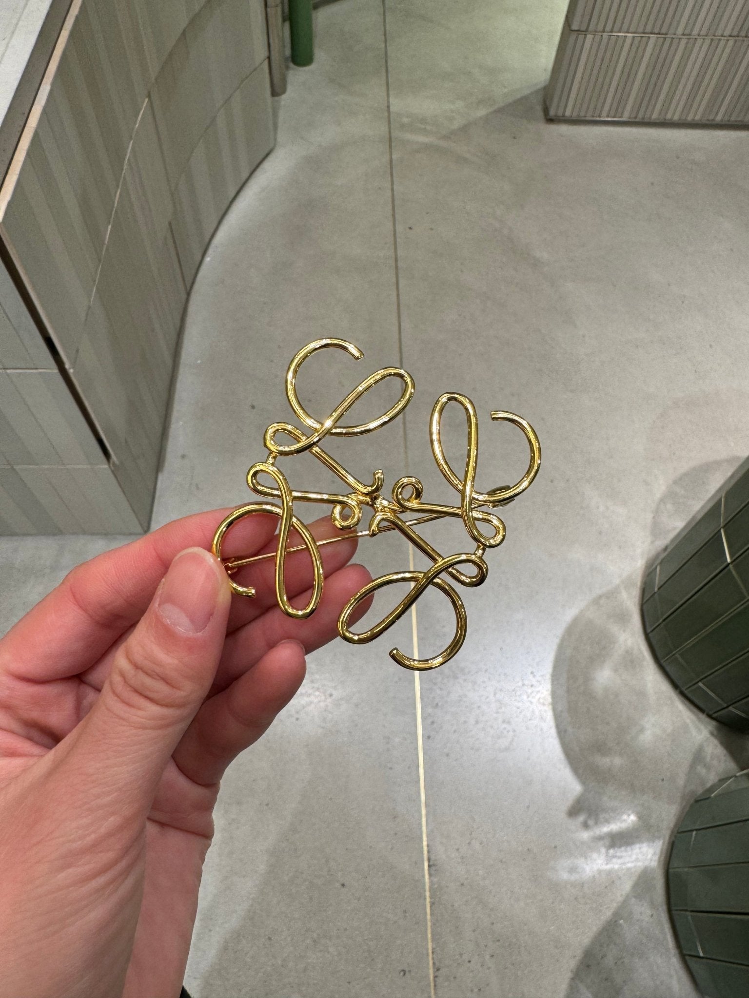 LOEWE Metal Anagram Brooch(2 Colors) | LONDONKELLY – LONDONKELLY