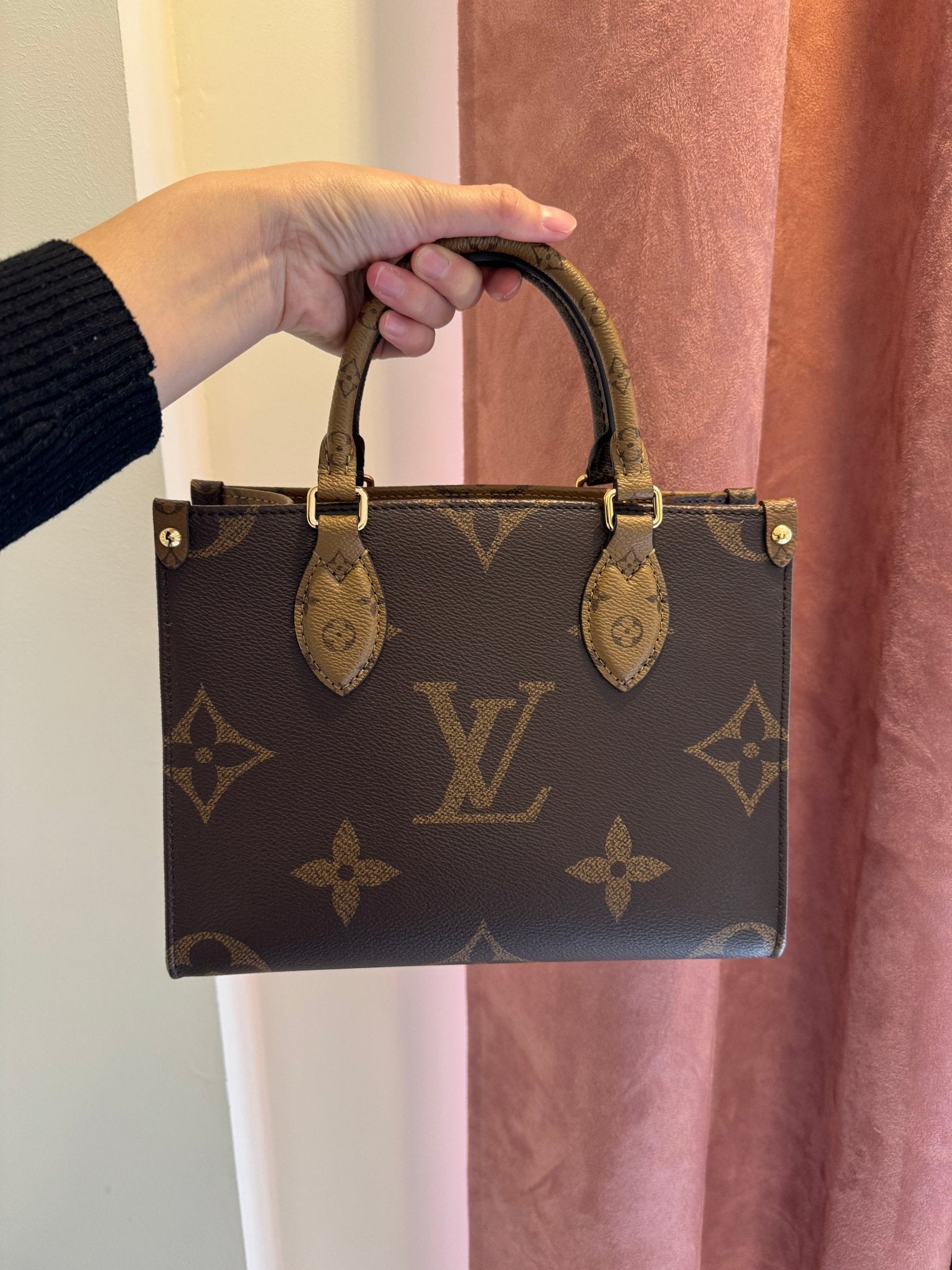 LOUIS VUITTON M46373 OnTheGo Tote Bag Monogram Reverse Canvas(PM